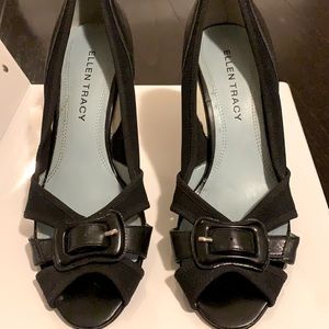 Black leather and canvas Ellen Tracy Heels 7.5M